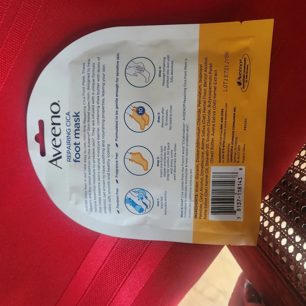 Aveeno Repairing CICA Foot Mask